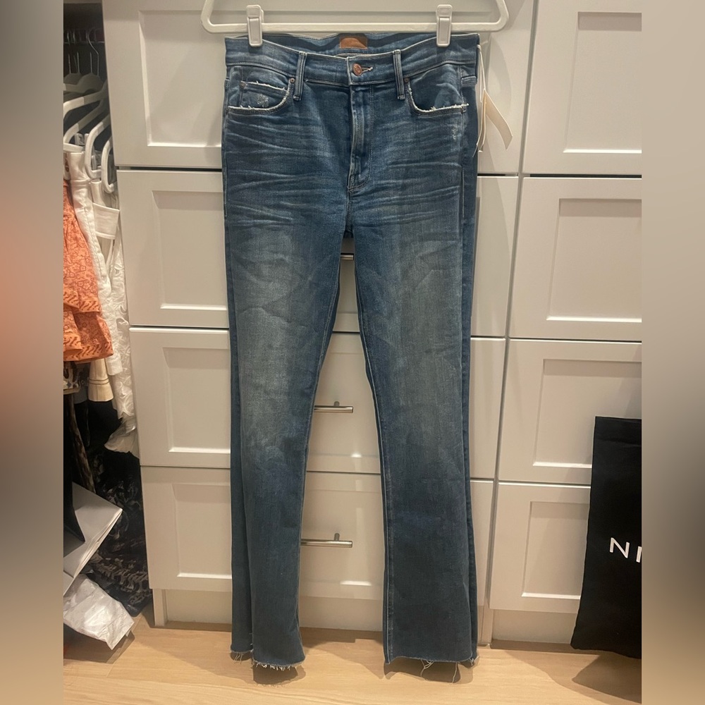 NWT - MOTHER Jeans - Runaway Step Fray in Leaps and Bounds, size 28